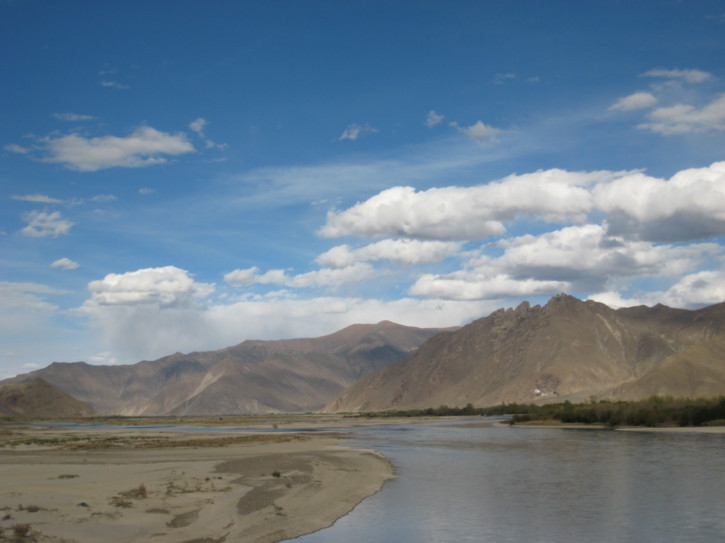 Crossing the Lhasa River