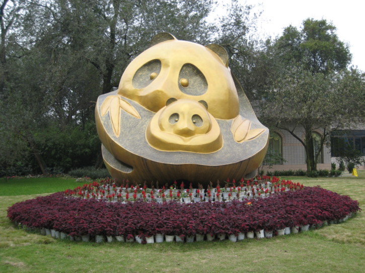 Panda sculpture 