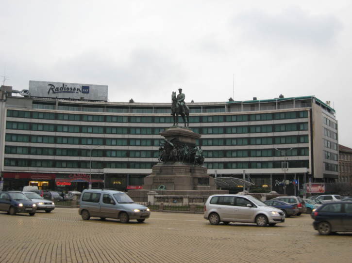 Busy road in front of the Radisson