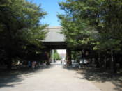 Yasukuni Shinre entrace