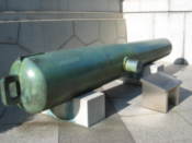 Cannon at the Yasukuni Shinre