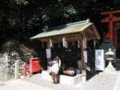 Woman washes at the Fushimi-Inari shrine