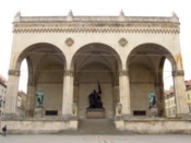 Statues - I'm not sure what of