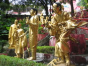 Pathway leading to Temple of Ten Thousand Buddhas