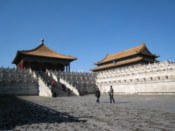 The more important buildings have even more walls