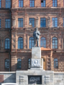 Lenin statue