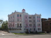 Building opposite the military museum