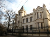 Building near Mother In Law's Bridge