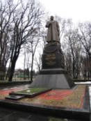 Statue near the Great Patriotic War Museum