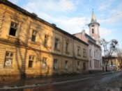 Along Pekar'ska Street